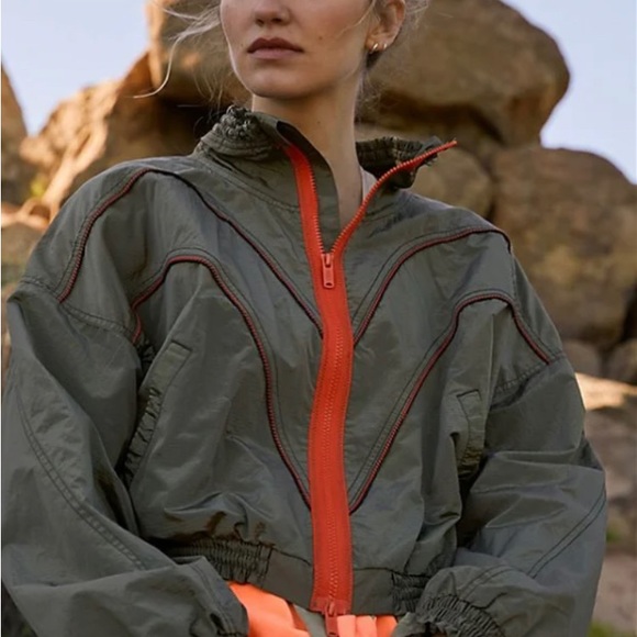FREE PEOPLE-Movement - Starting Lineup Windbreaker - Picture 2 of 7